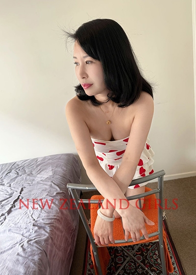 Auckland Escort Kim -A natural genuine girl next door, with juicy lips and a pretty face