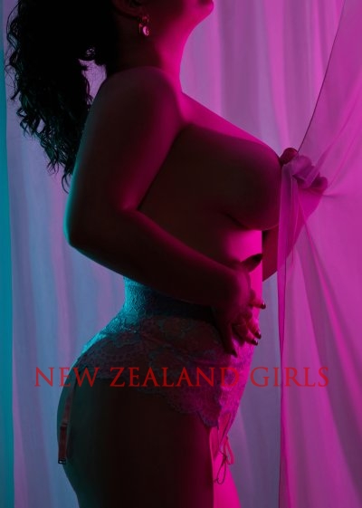 Auckland Escort Alice -Voluptuous Euro beauty for Sensual Massage ONLY